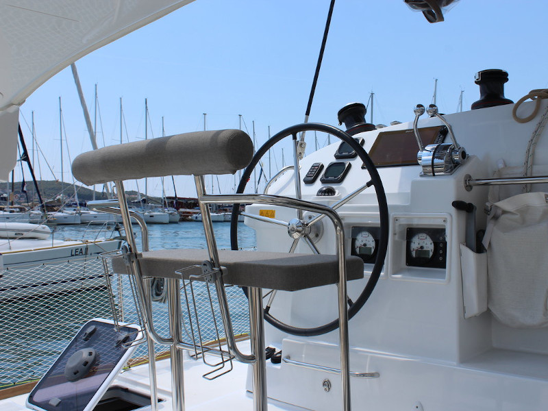 صور Lagoon 400 S2 11