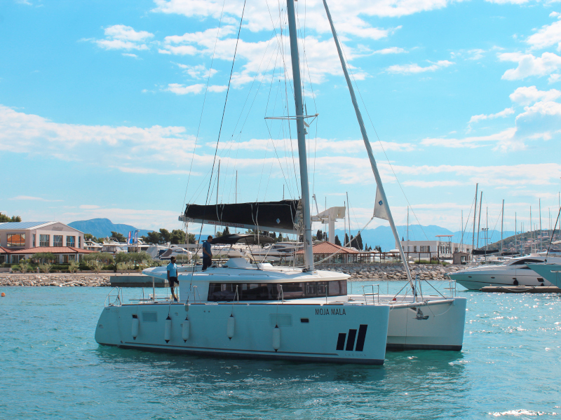 foto Lagoon 450 1