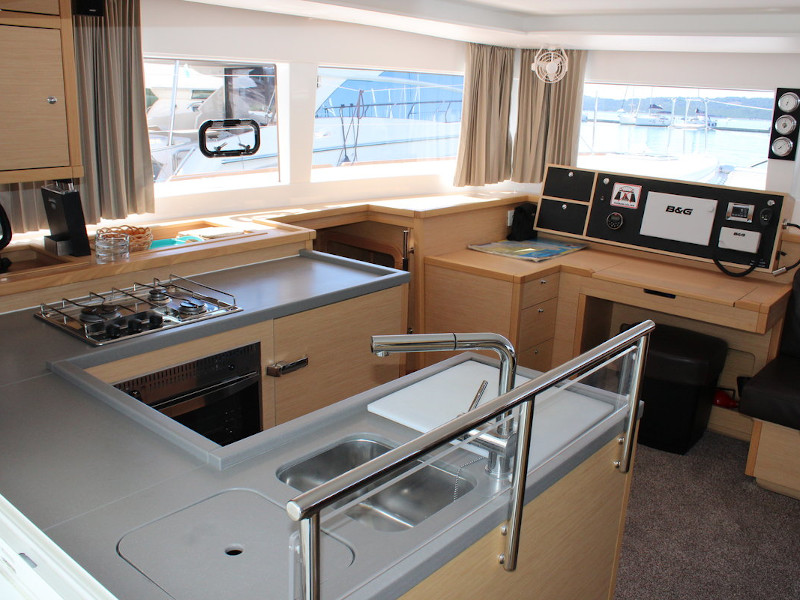 foto Lagoon 450 6