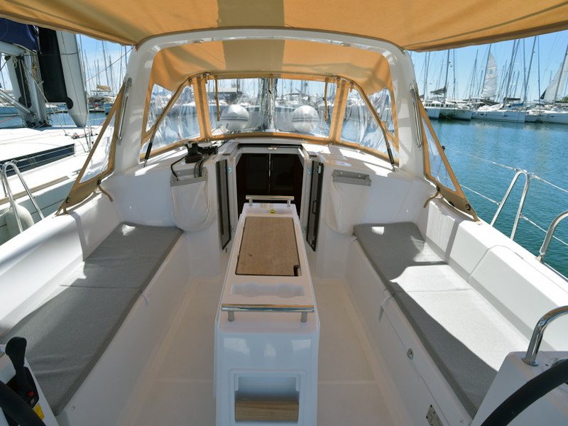 photo Oceanis 38.1 10