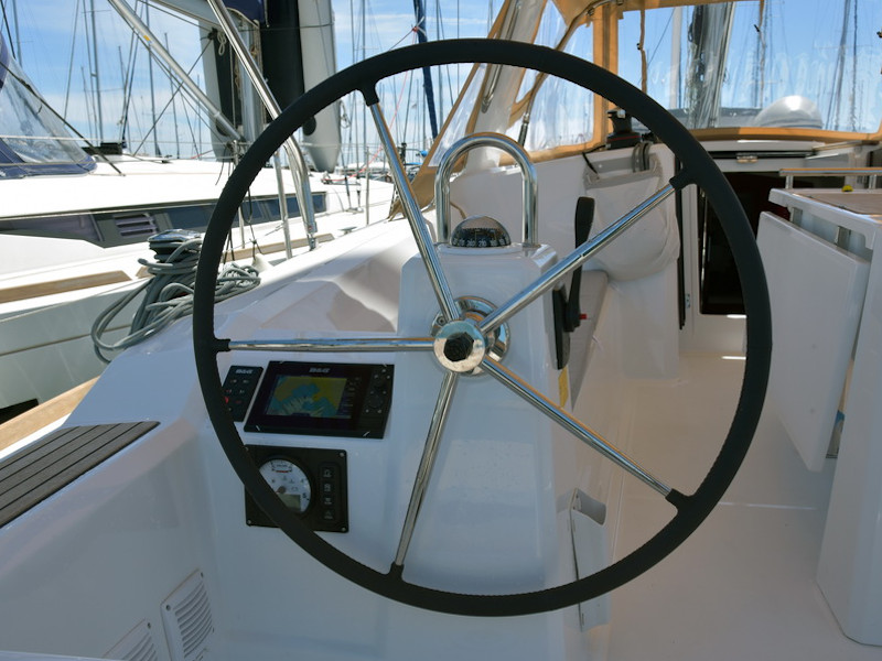 photo Oceanis 38.1 13