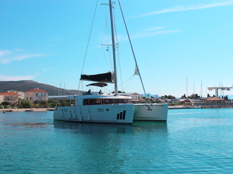 foto Lagoon 450 2