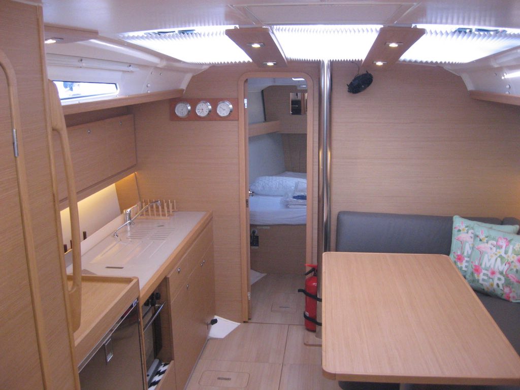 Interior image Foxtrot / Dufour 390 Grand Large[G]