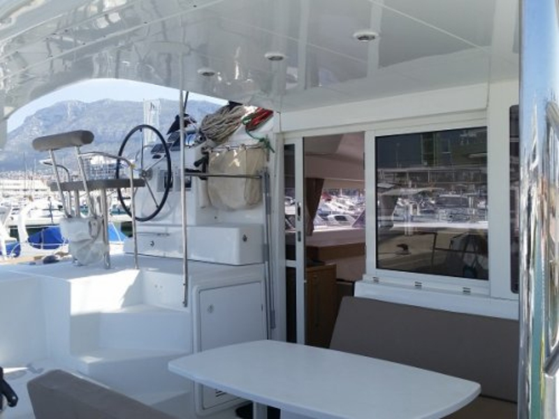 Photo Lagoon 450  Flybridge 5
