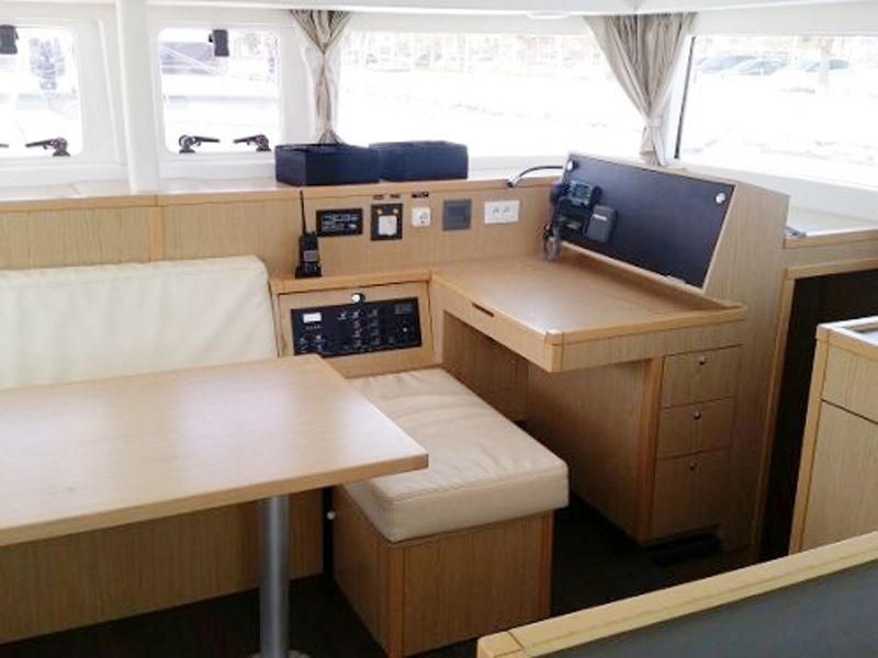 Photo Lagoon 450  Flybridge 9