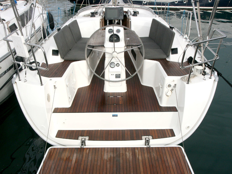 صور Bavaria Cruiser 33 11