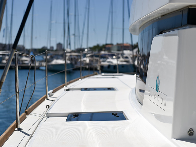 фото Lagoon 520 23