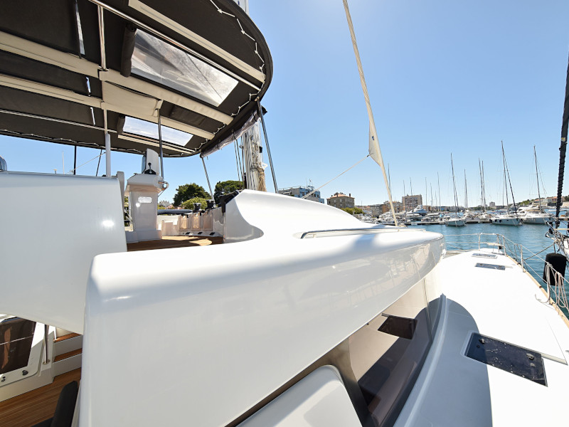 фото Lagoon 520 47