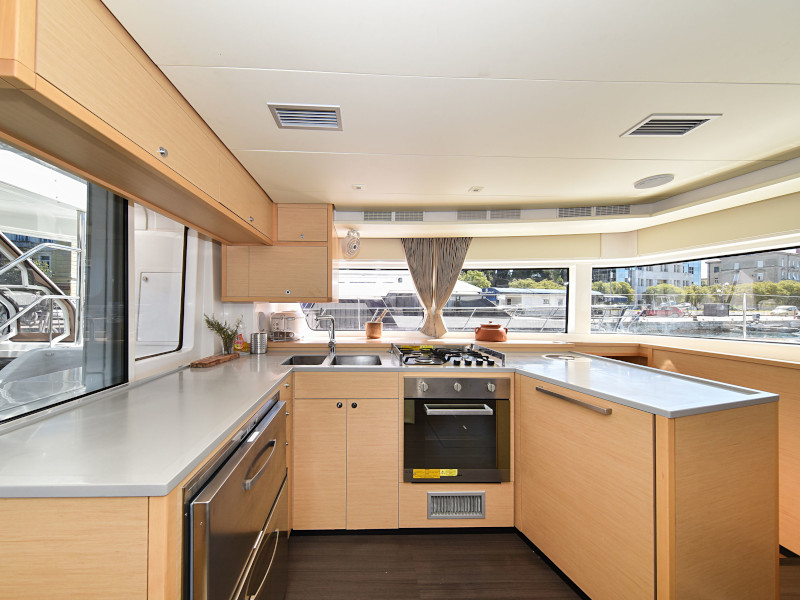 фото Lagoon 520 56