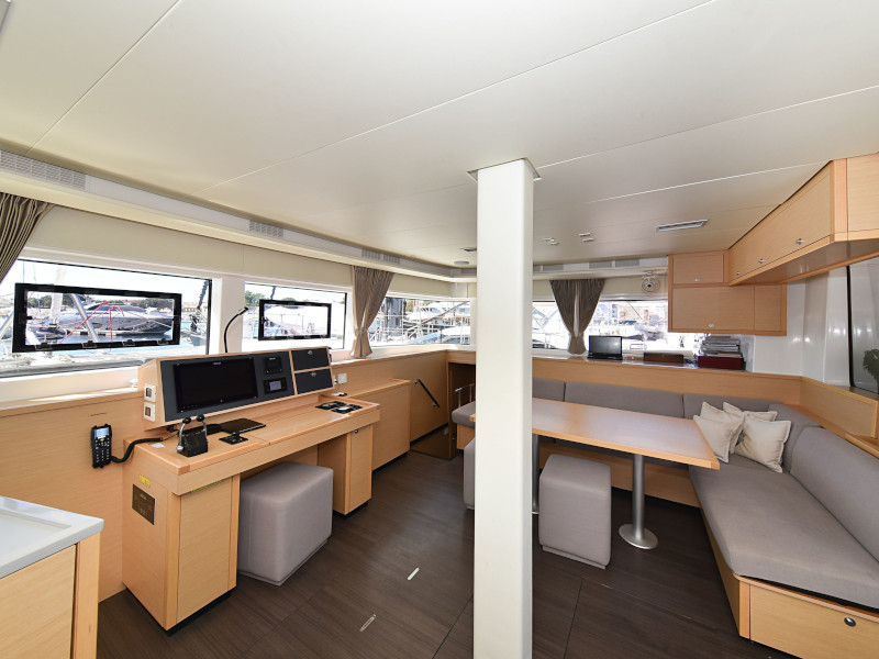 фото Lagoon 520 57