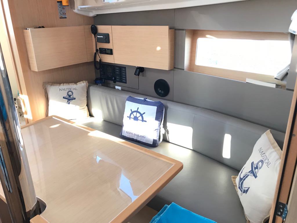 foto Oceanis 38.1 17