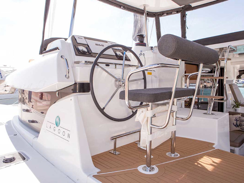صور Lagoon 42 2