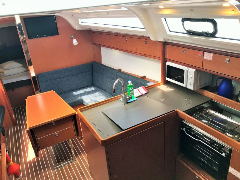 S/Y - Bavaria Cruiser 37 - 3 Cabins - Built 2016