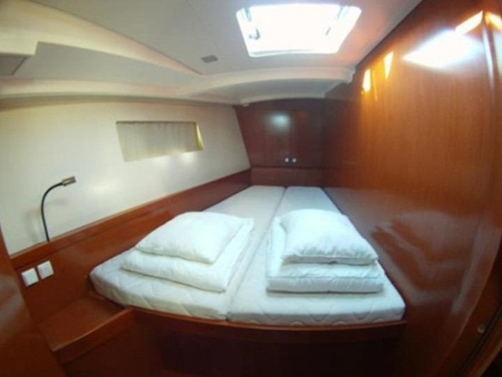 S/Y - Oceanis 45 - 4 Cabins - Built 2014