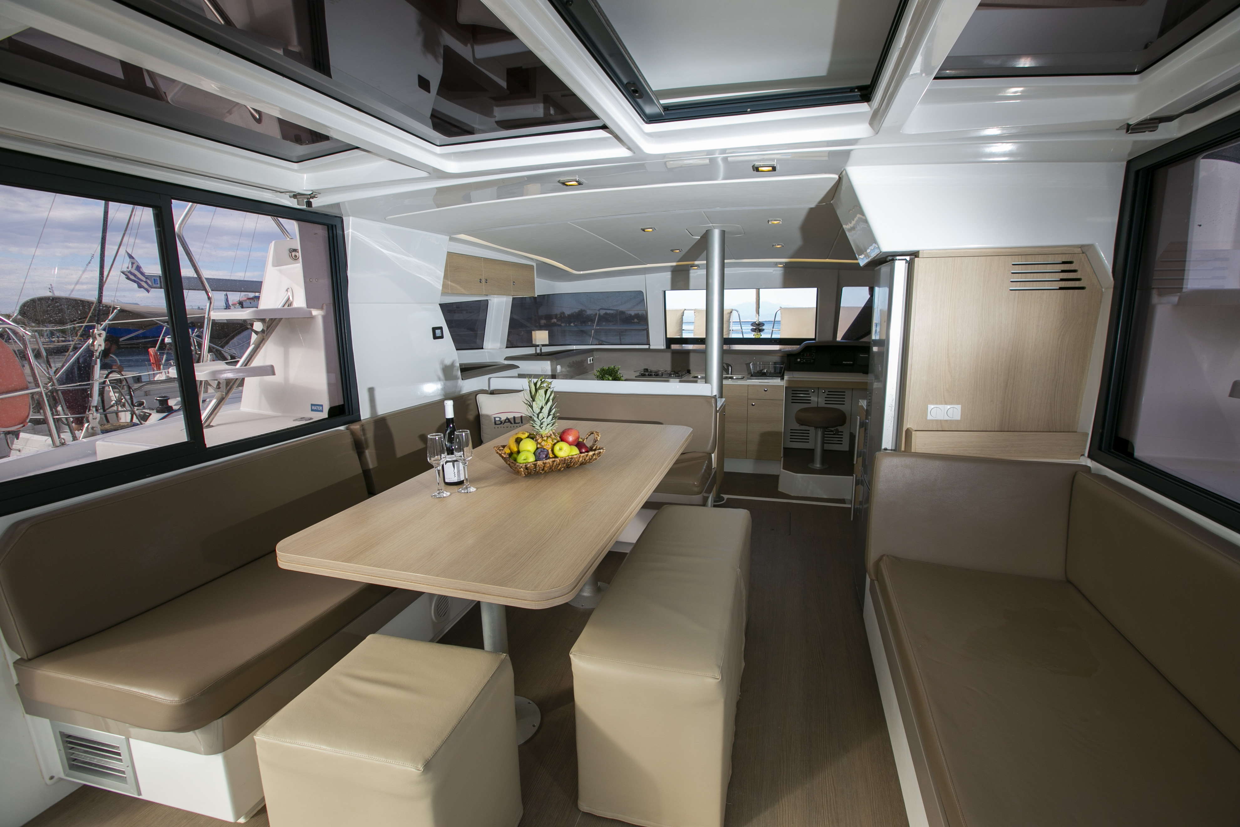 Interior image North Cat II / with air-condition, generator & watermaker / Bali 4.1[G]