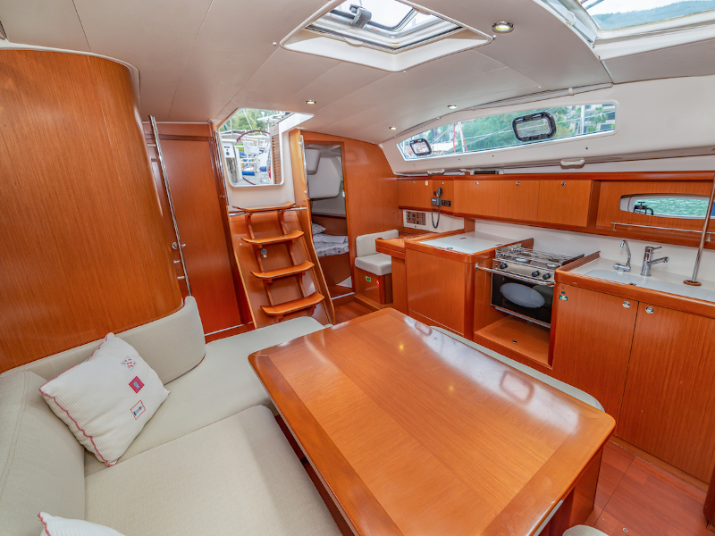 S/Y - Oceanis 40 - 3 Cabins - Built 2008