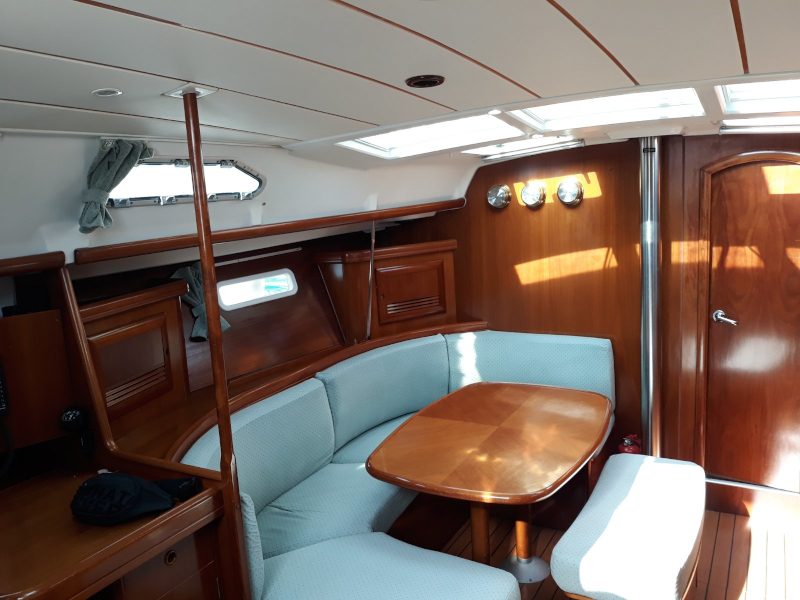 S/Y - Oceanis Clipper 393 - 3 Cabins - Built 2002