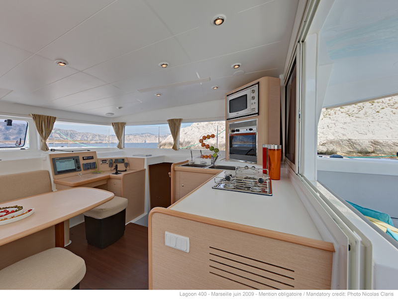 Catamaran - Lagoon 400 - 4 Cabins - Built 2012