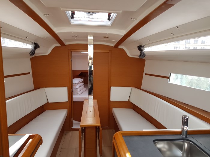 S/Y - Sun Odyssey 349 - 3 Cabins - Built 2017