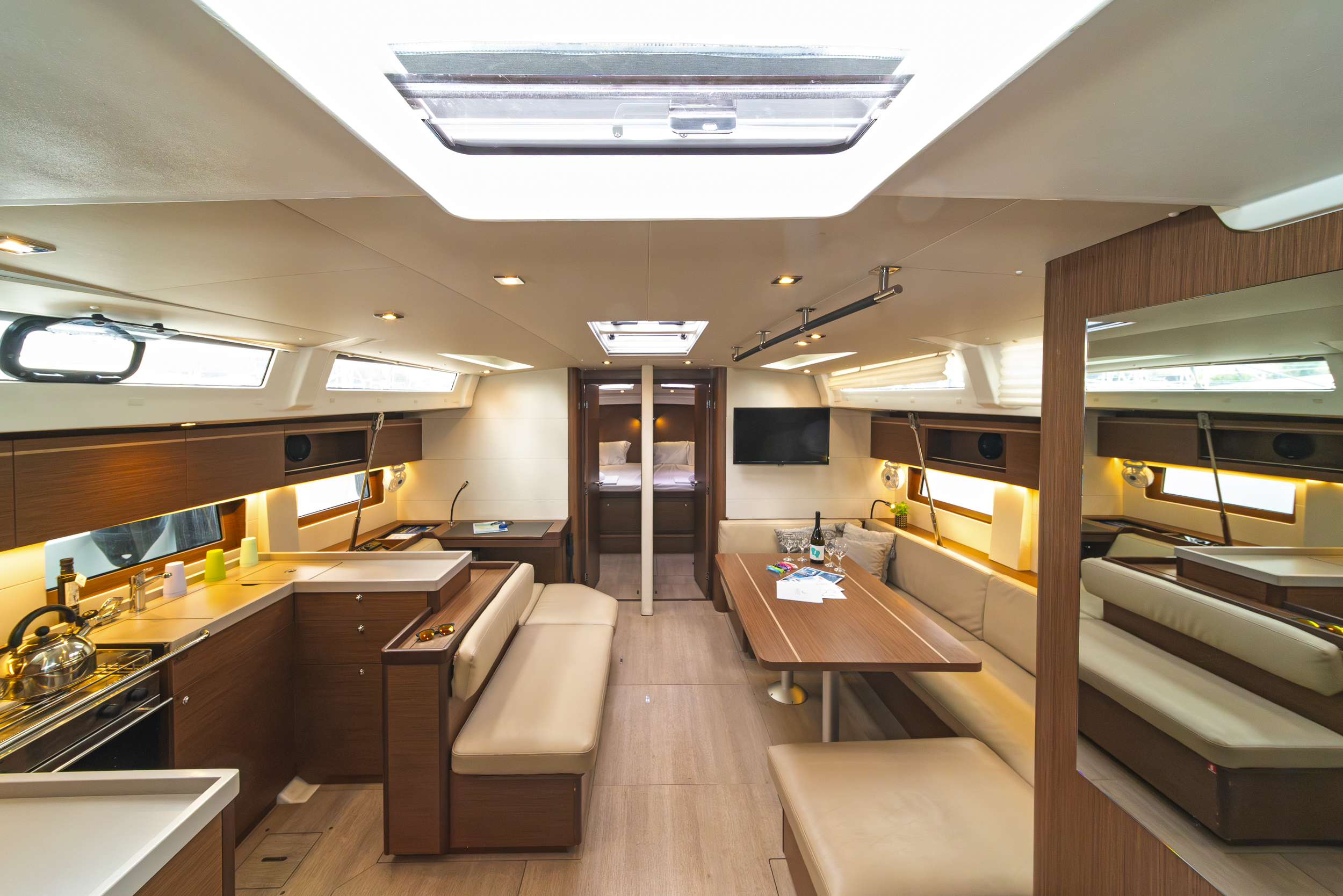 Oceanis 51.1 (5+1 cab) A/C & GEN