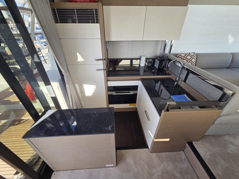 Prestige 520 Fly, Šibenik