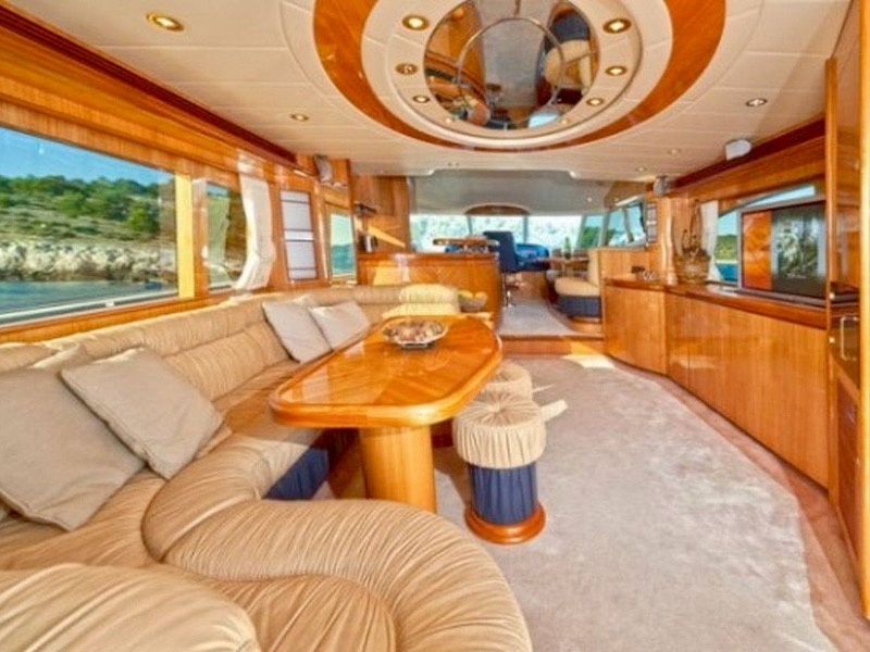 - Yaretti 2210 - 3 Cabins - Built 2004