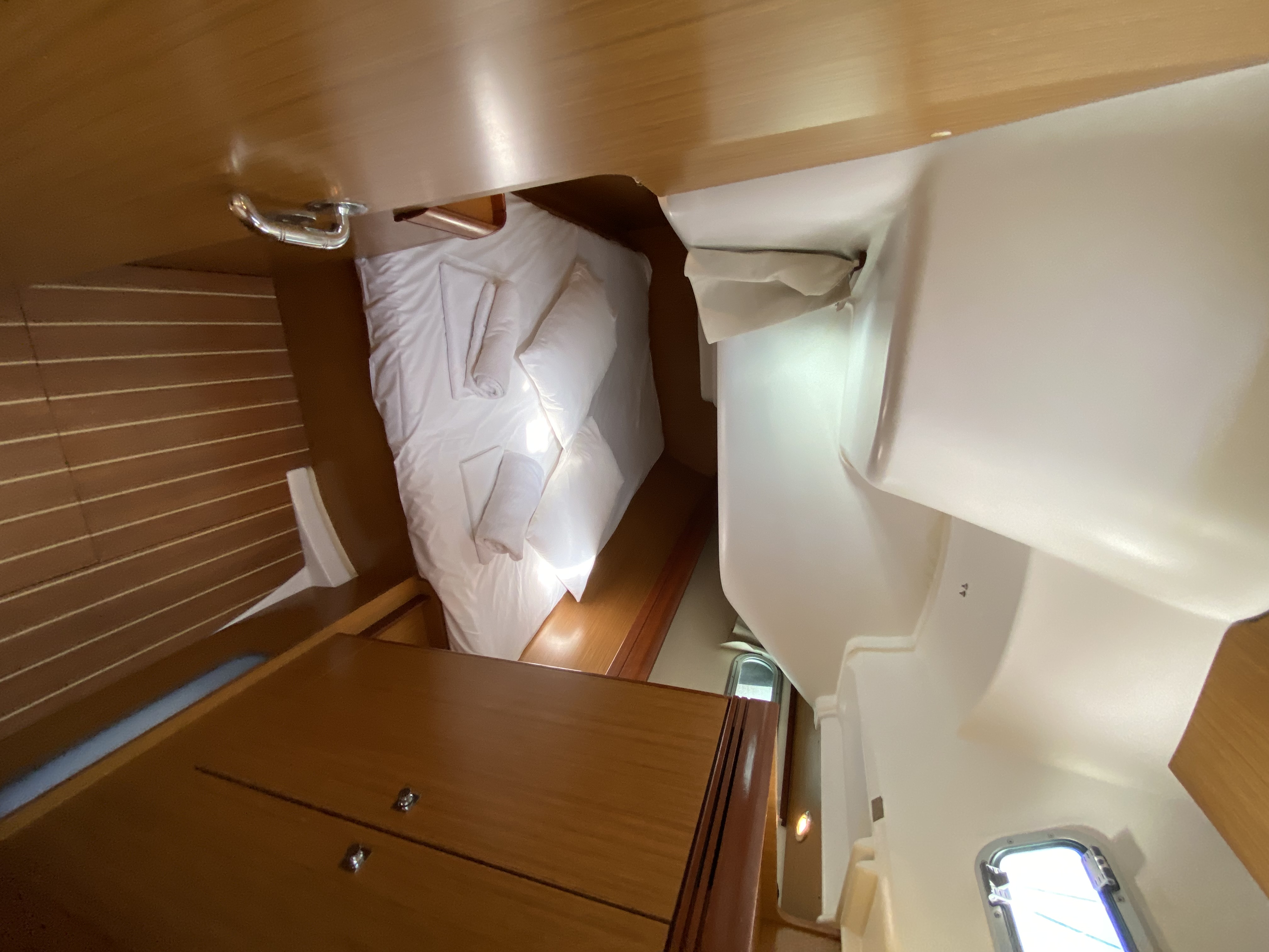 Sun Odyssey 42 i, Kos