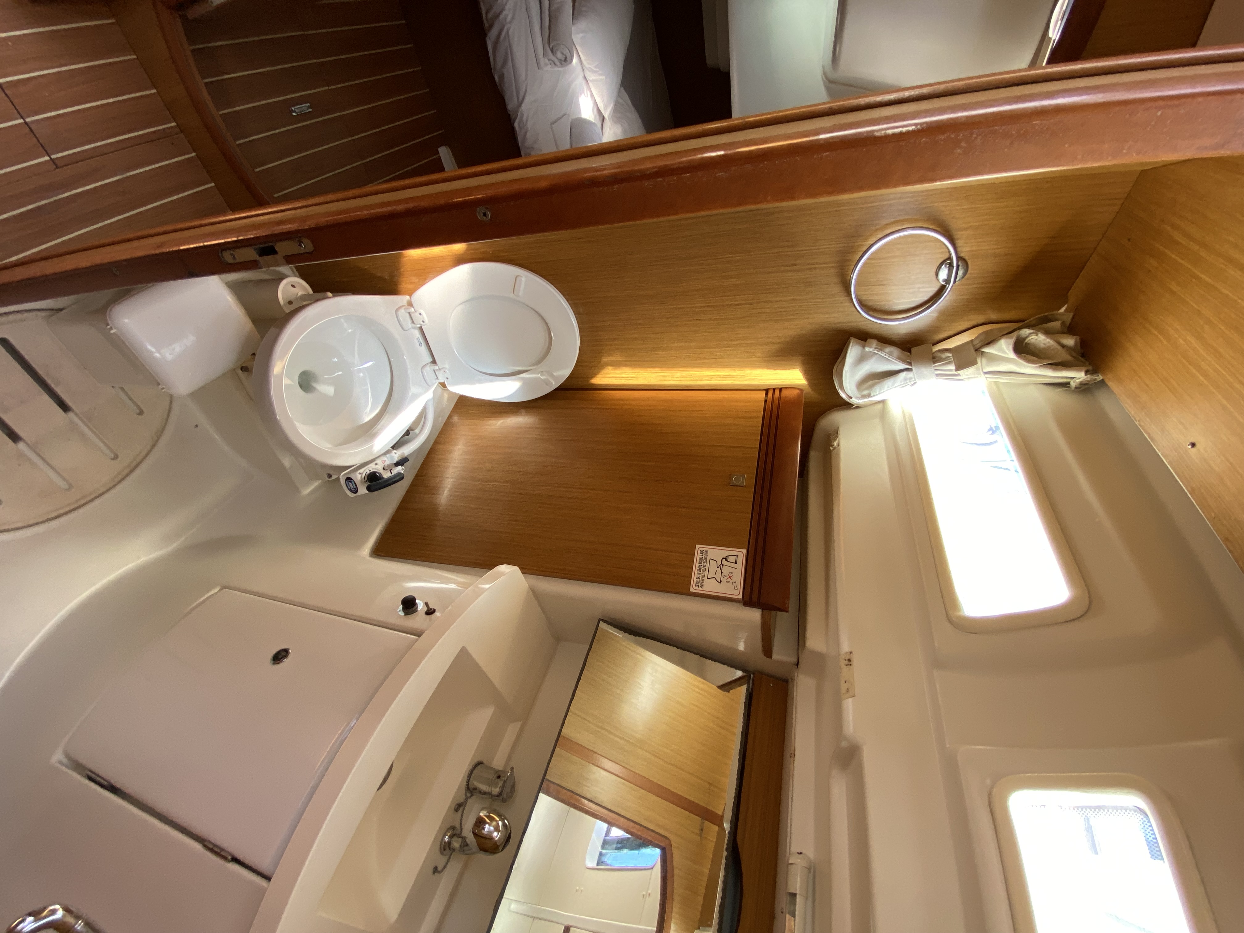 Sun Odyssey 42 i, Kos