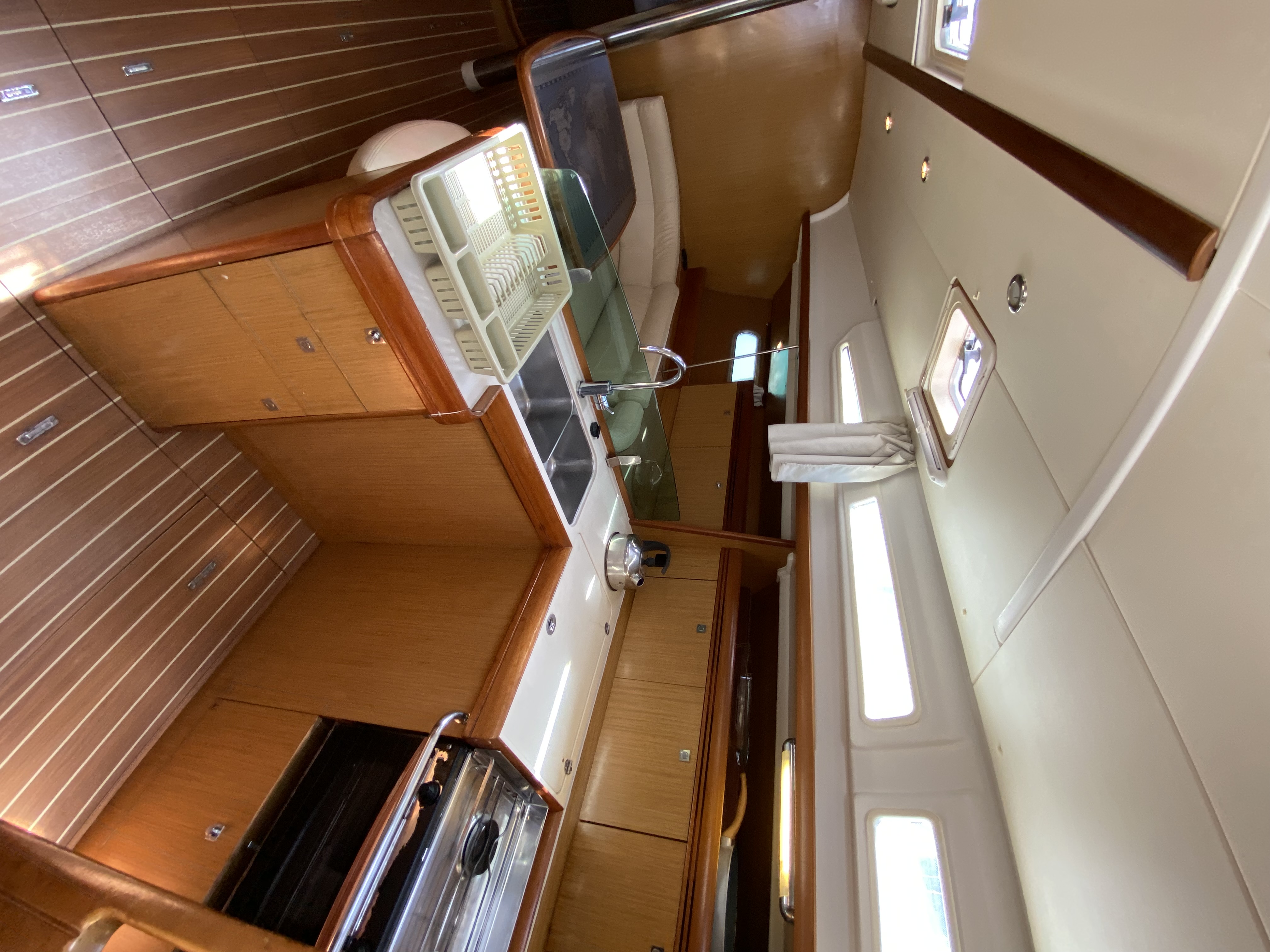 Sun Odyssey 42 i, Kos