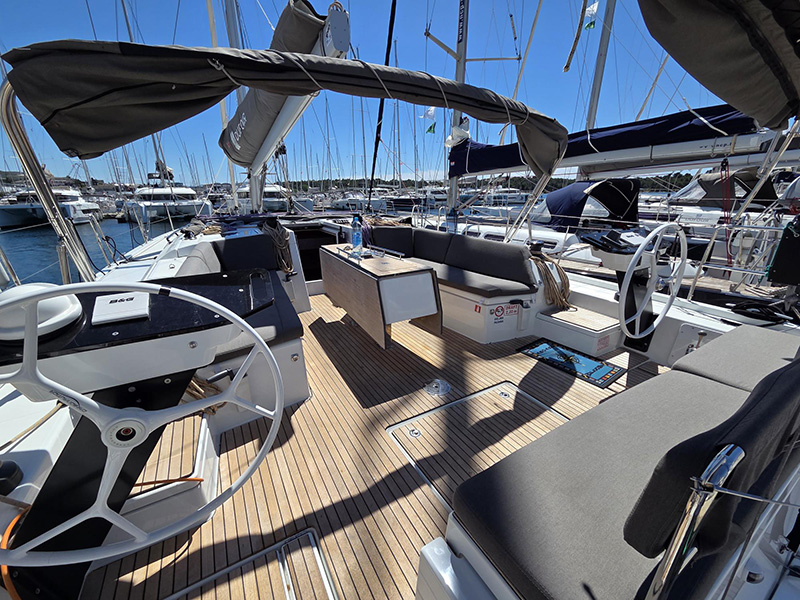 Yacht image 20