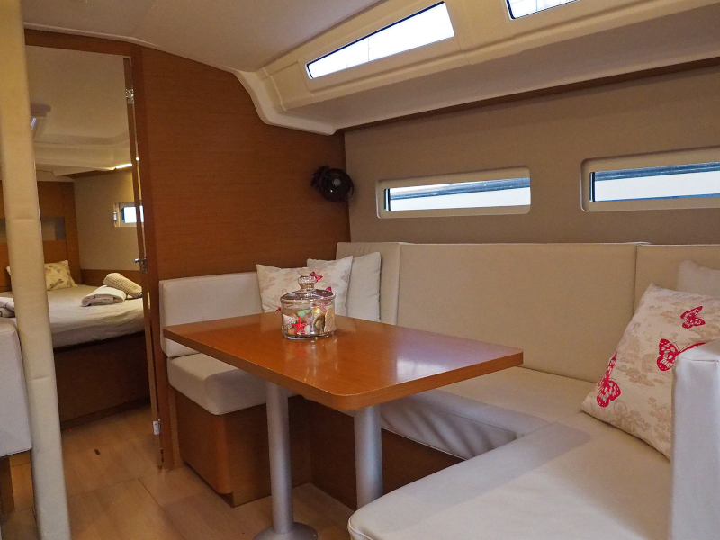 S/Y - Sun Odyssey 410 - 3 Cabins - Built 2019