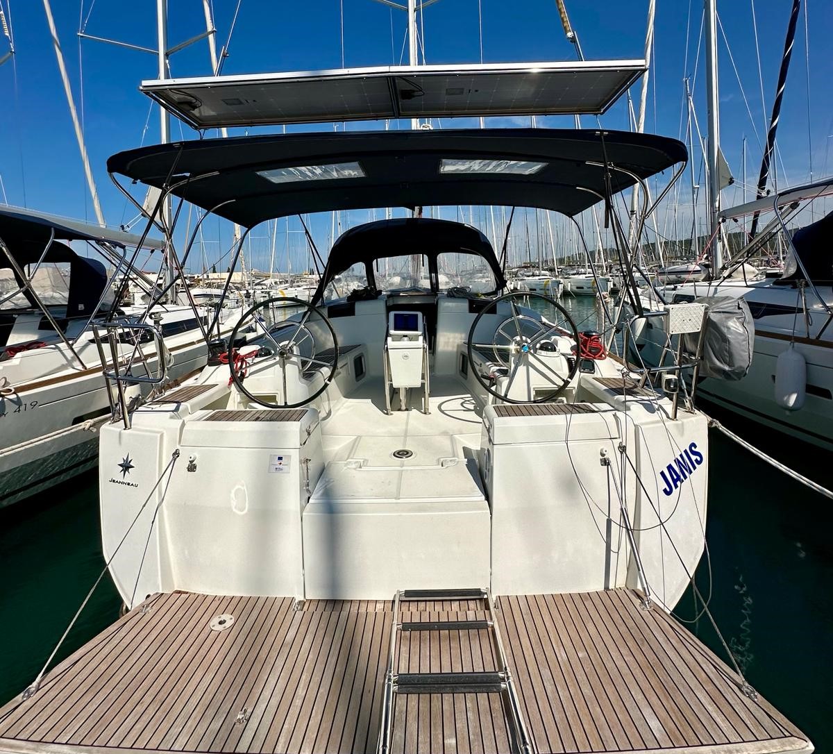 Yacht image 8