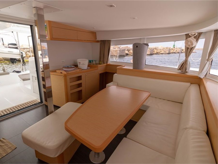 Catamaran - Lagoon 42 - 4 Cabins - Built 2016