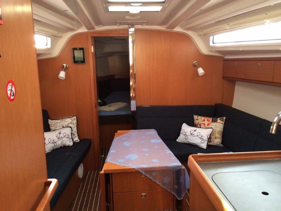 S/Y - Bavaria Cruiser 37 - 3 Cabins - Built 2015