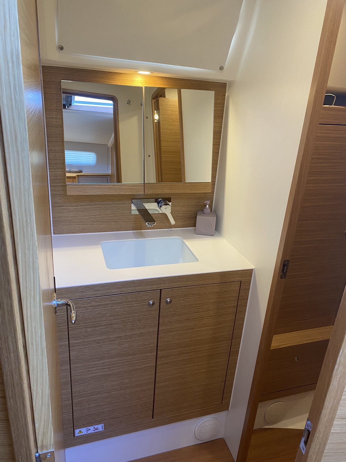 Yacht image 14