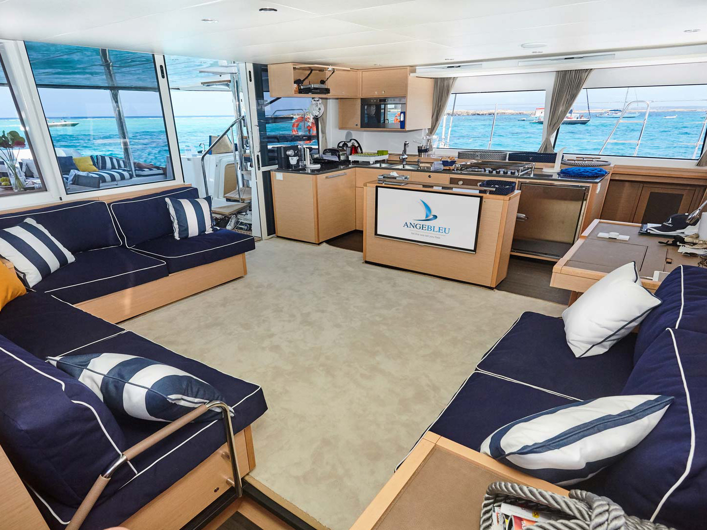Catamaran - Lagoon 560 S2 - 7 Cabins - Built 2017