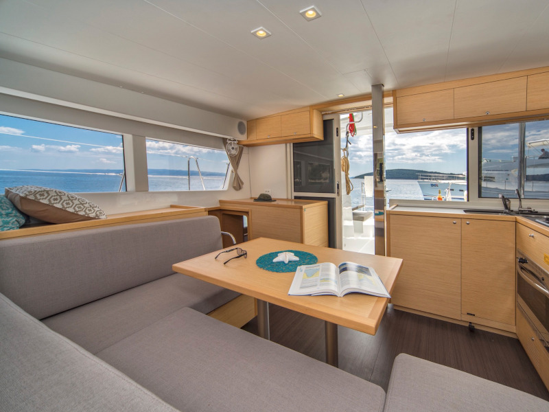 Catamaran - Lagoon 39 - 4 Cabins - Built 2017