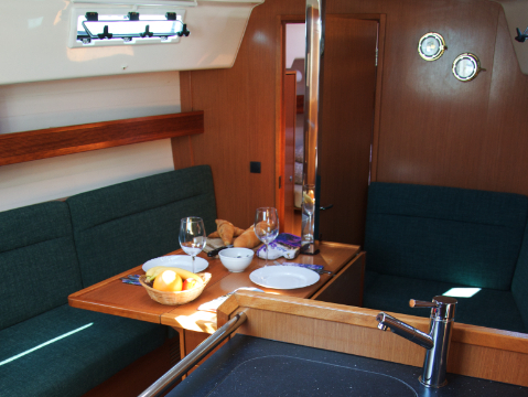 S/Y - Bavaria Cruiser 32 - 2 Cabins - Built 2011