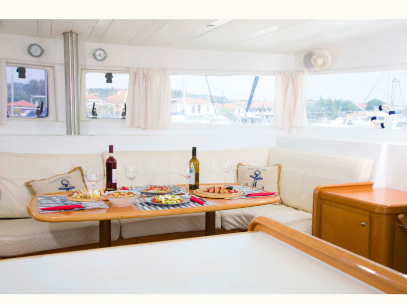 Catamaran - Lagoon 420 - 6 Cabins - Built 2008