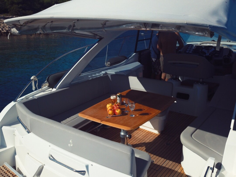 - Gran Turismo 38 - 1 Cabins - Built 2017