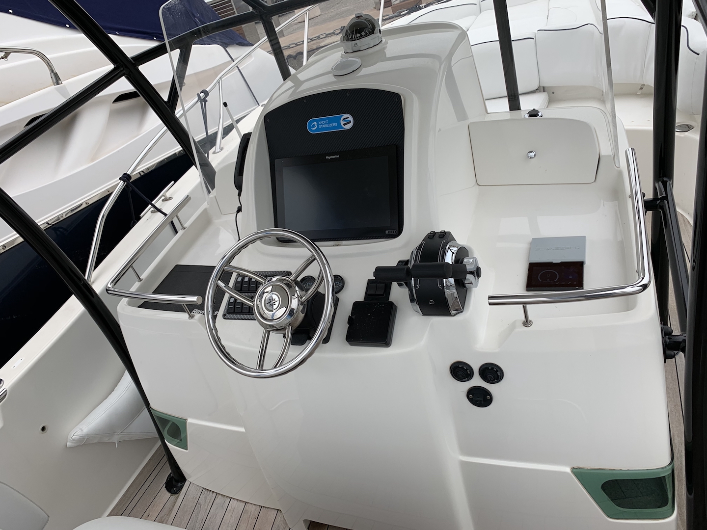 White Shark 285