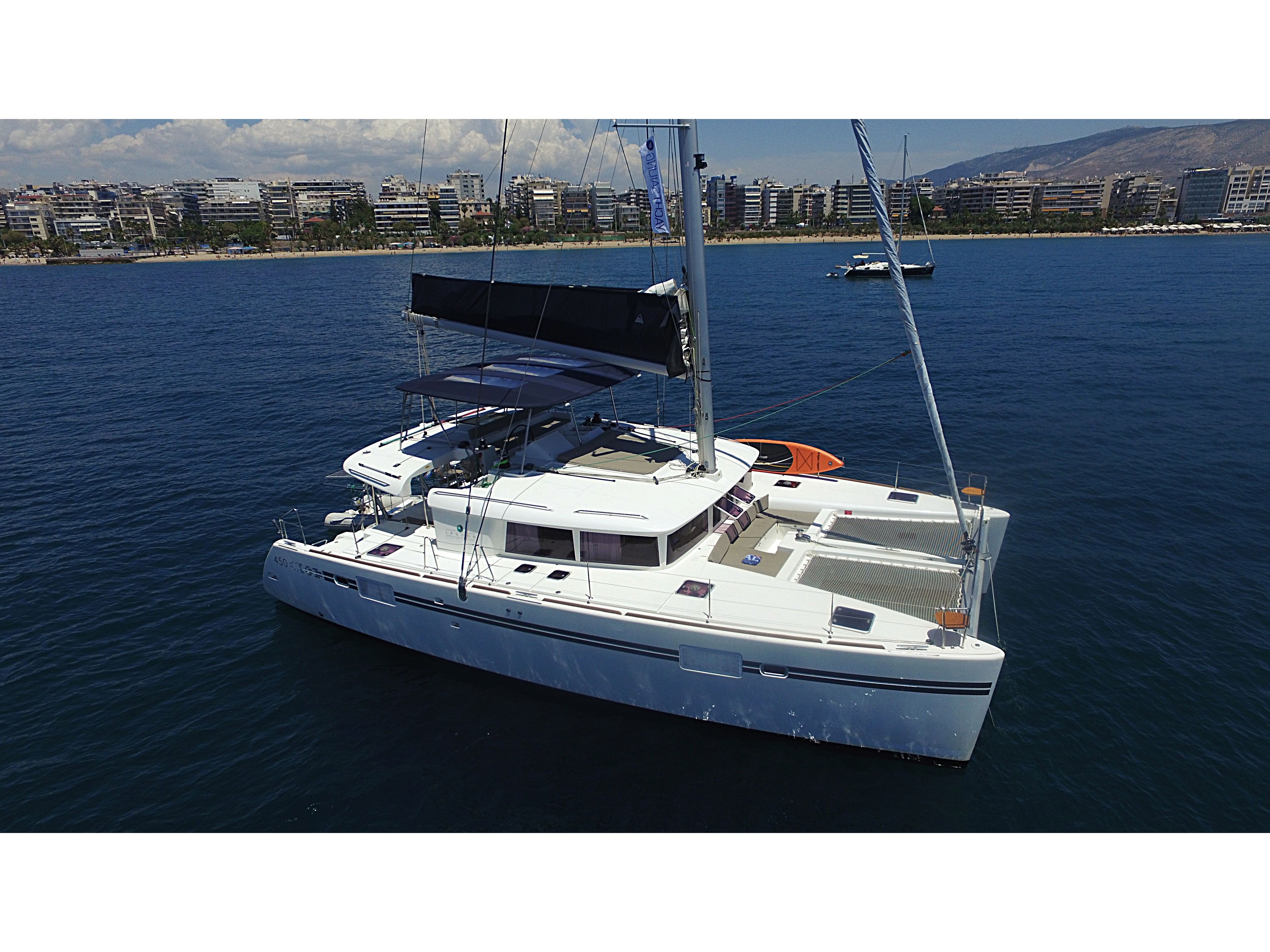Lagoon 450 Fly (2013) – Baccarat – (A/C – Generator – Refit 2021)