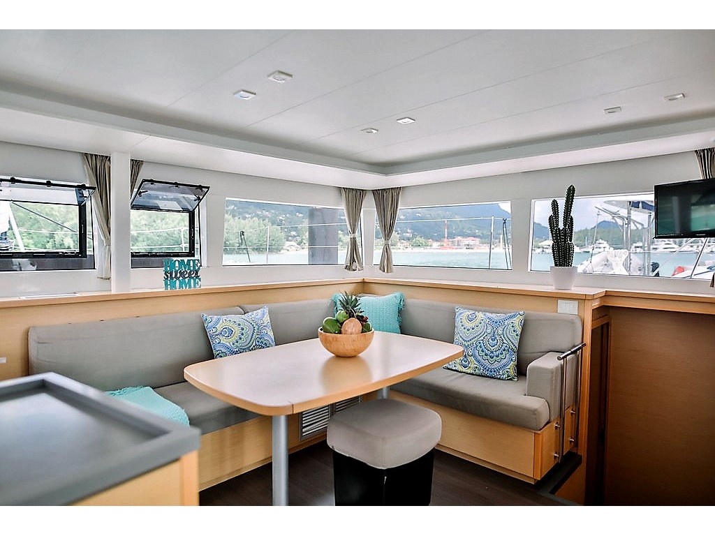 фото Lagoon 450  Flybridge 3