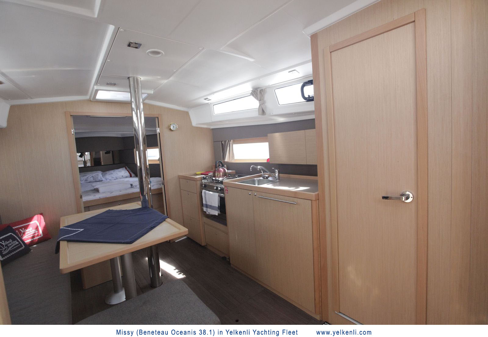 照片 Oceanis 38.1 9