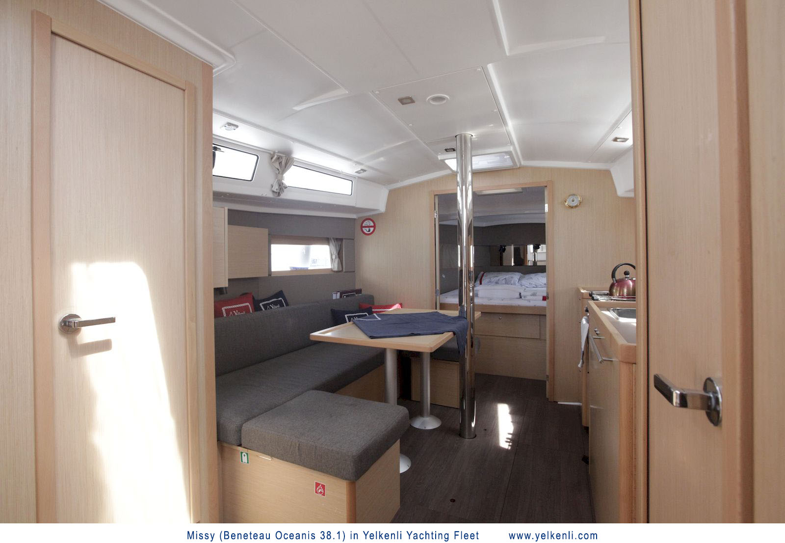 照片 Oceanis 38.1 10