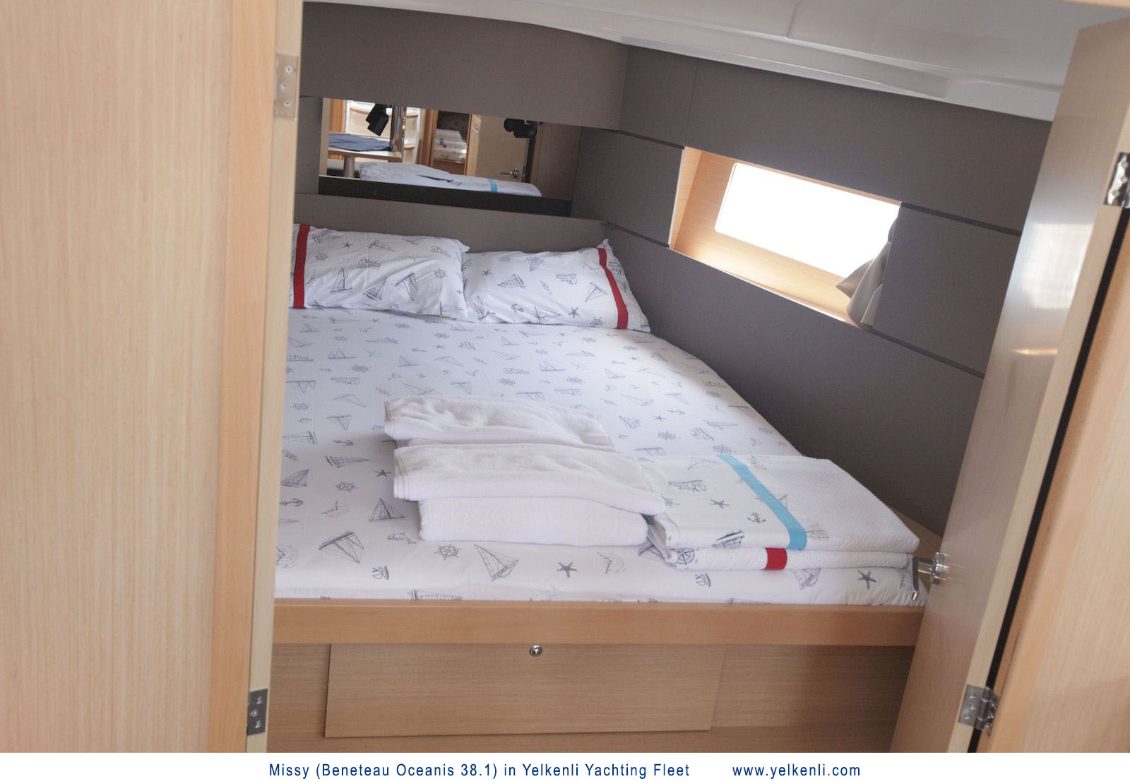 照片 Oceanis 38.1 11