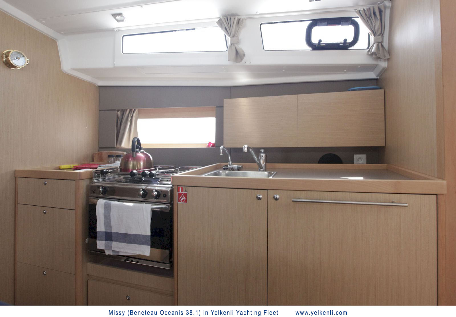 照片 Oceanis 38.1 17