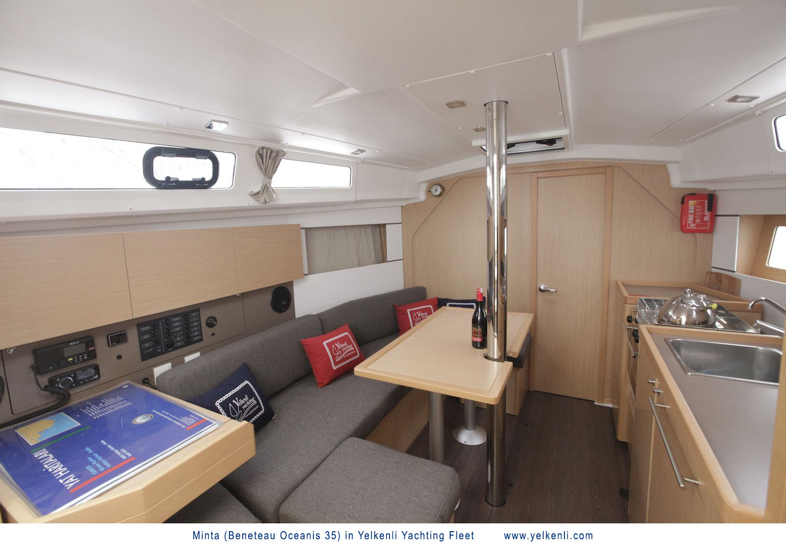 照片 Oceanis 35 21