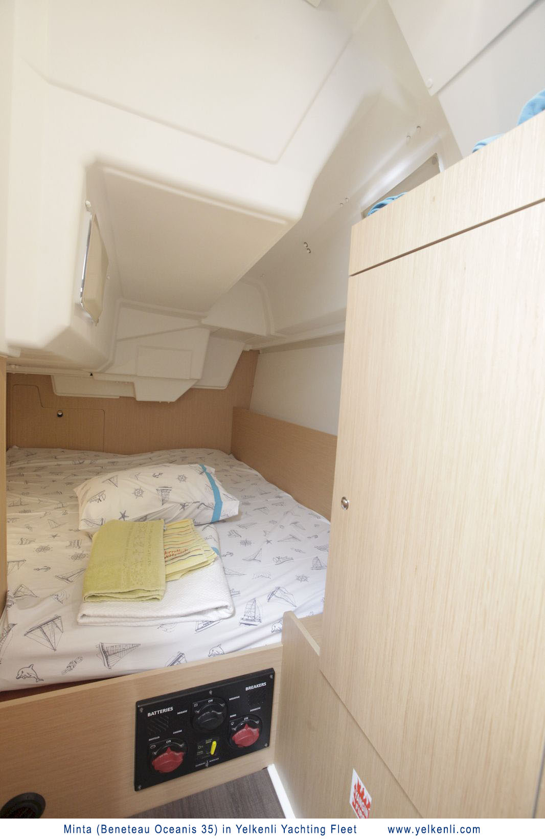 照片 Oceanis 35 25