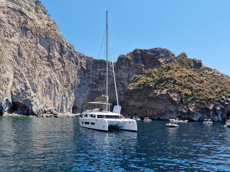 Dufour Catamaran 48 (2023) – Oblivion Planet